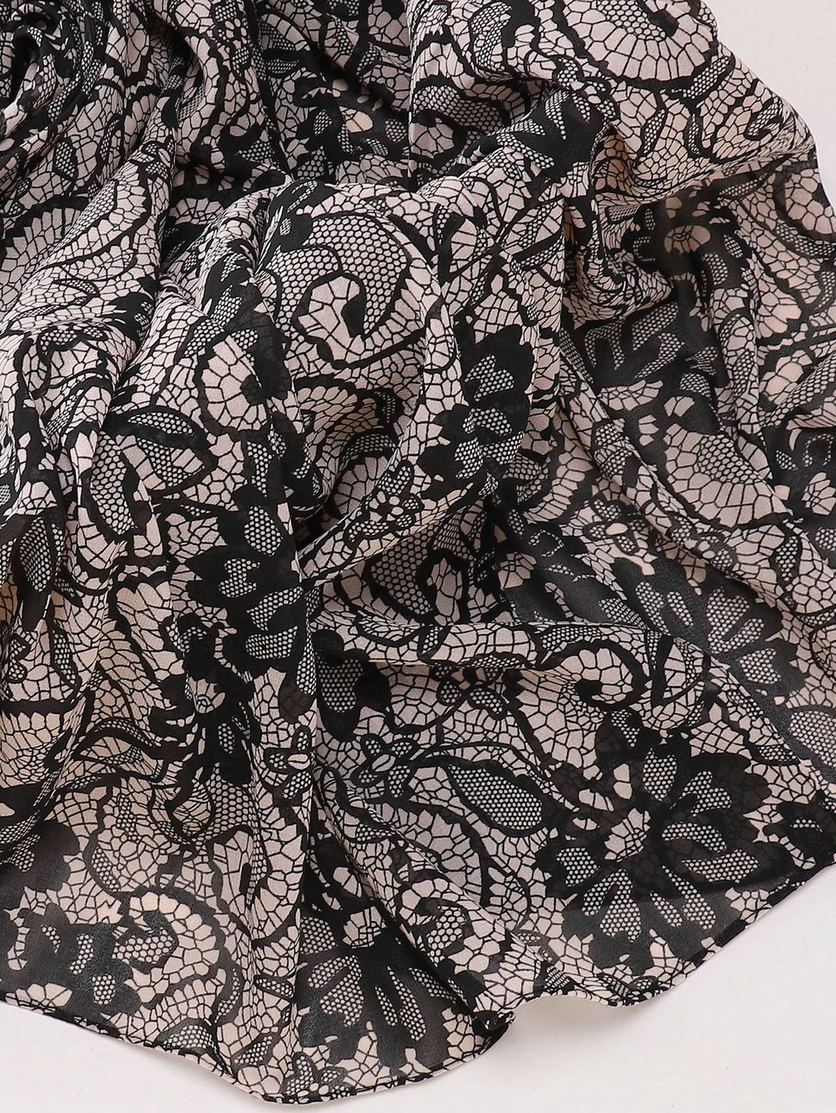 Noir Arabesque Hijab
