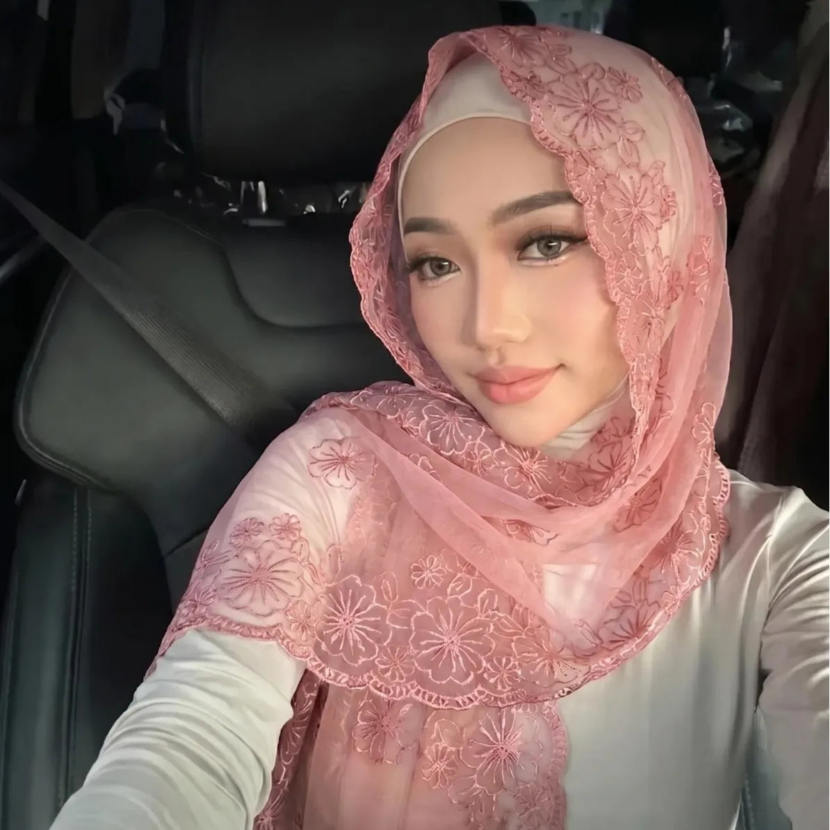 Scarlet Lace Hijab